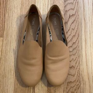 Toms genuine leather flat shoes / loafers